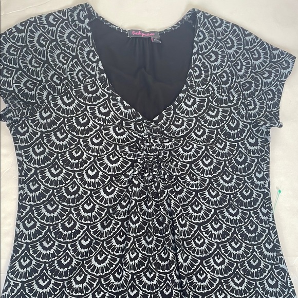 Fresh Produce Black and Grey Ruffled Front V-Neck Short Sleeve Dress Small - Picture 16 of 17